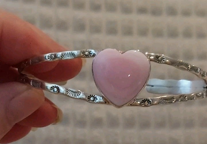 New Sterling Silver & Natural Pink Conch Heart Cuff Bracelet