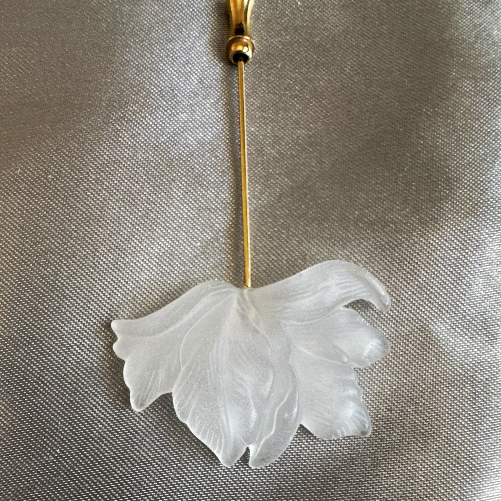 Clear Flower Stick Pin Lapel Hat Pin Gold Tone Metal/Plastic 3 in