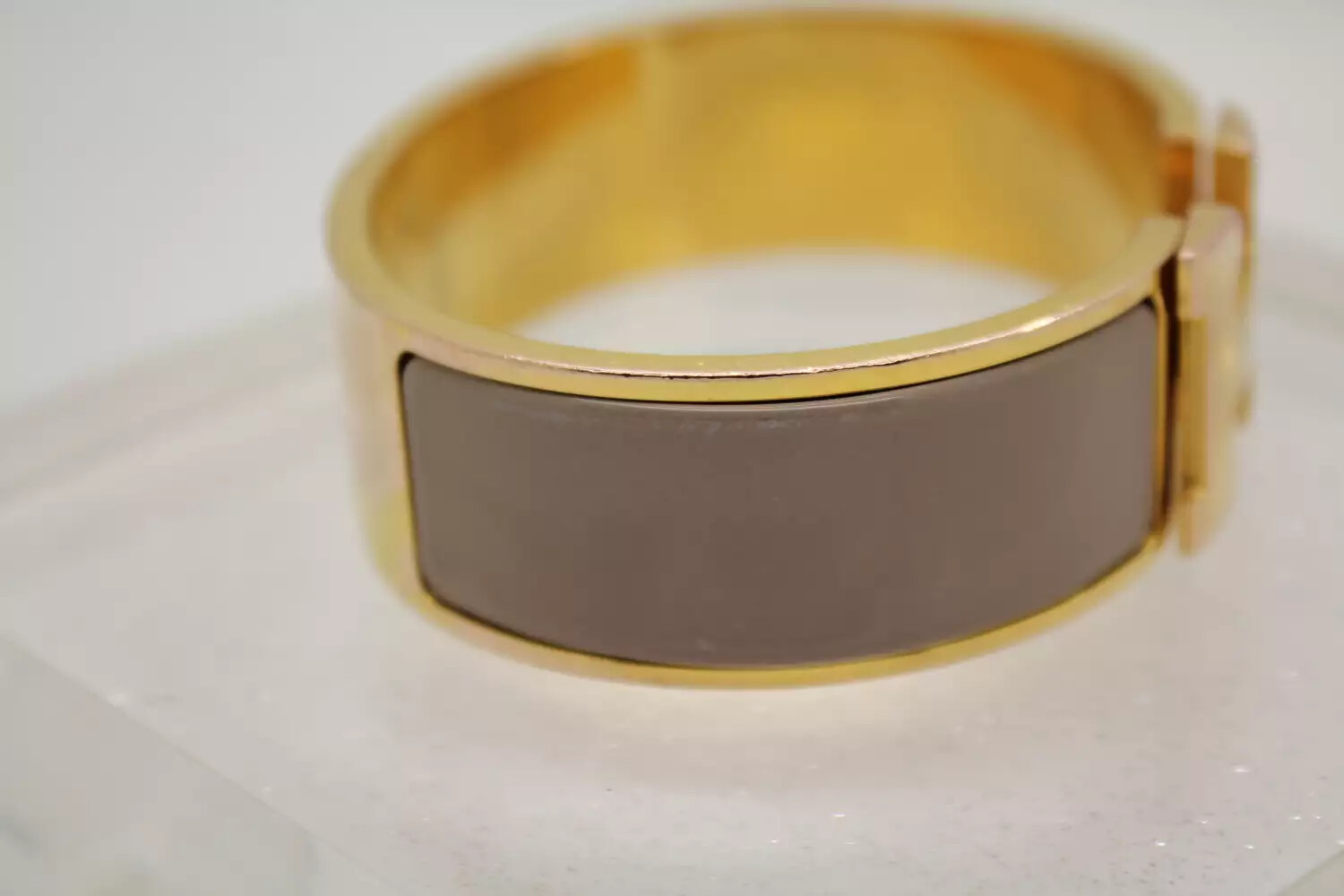 HERMES METAL ENAMEL CLIC-CLAC “H” BEIGE GOLD BANGLE