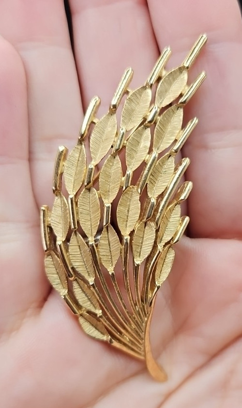 Vintage Crown Trifari Satin Brushed Gold Flower Floral Leaves Brooch Pin Signed