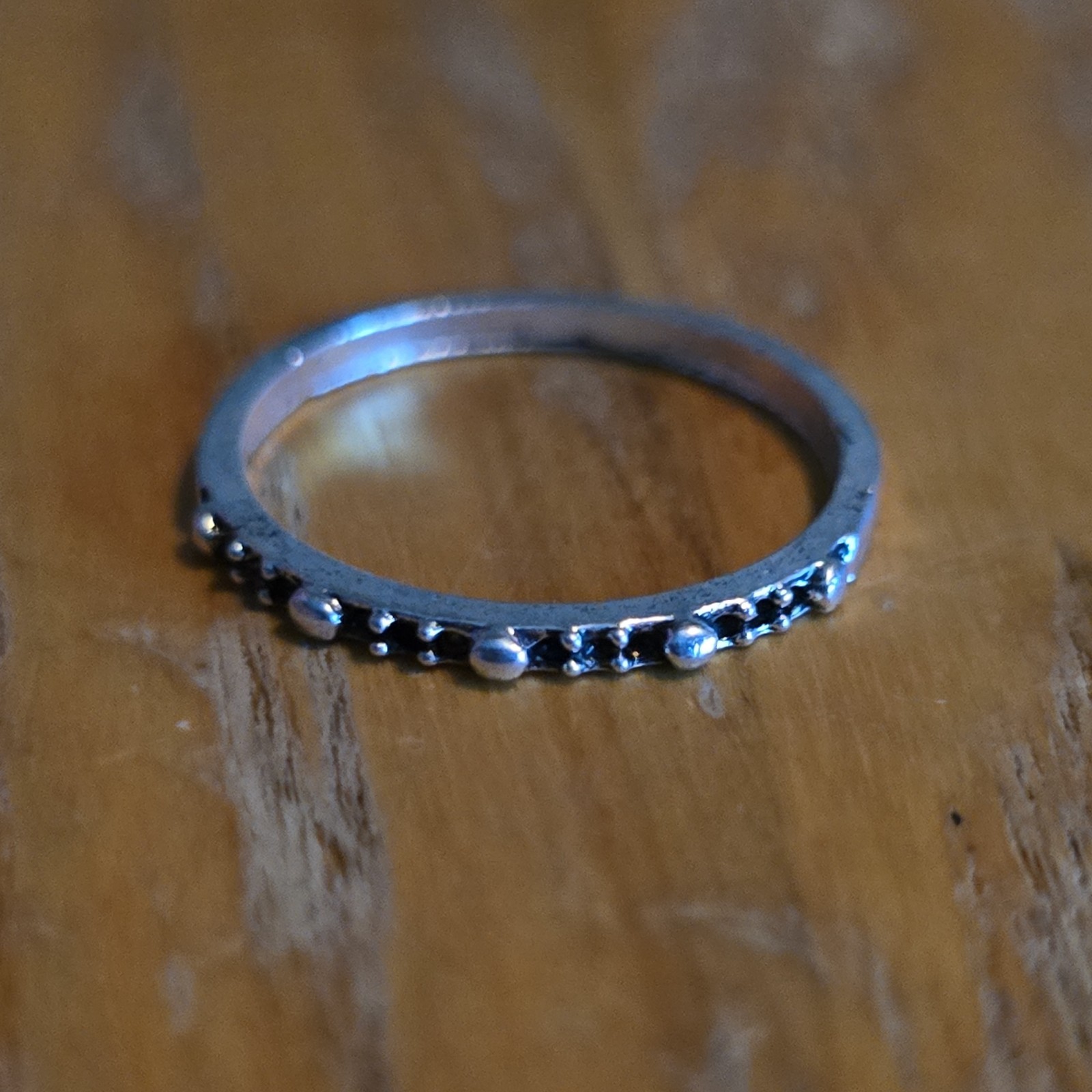 Silver Tone Thin Metal Band Ring with Beaded Detail Size 8 No Stone