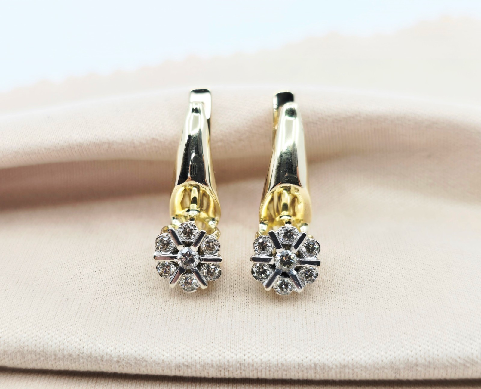 Beautiful 14K Two Tone Multi Color Gold Diamond Latch Back Hinge Round Earrings