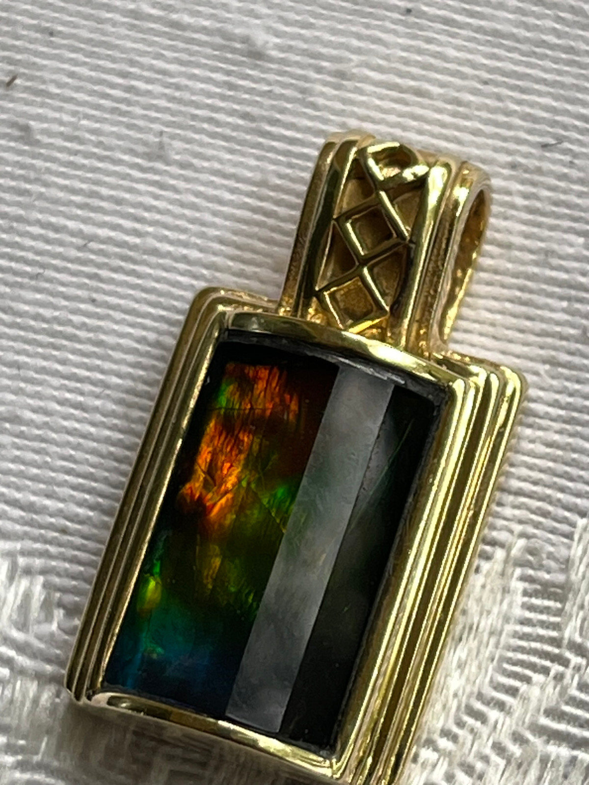Korite 14K Solid Yellow Gold Ammolite Pendant 20mm x 15.9mm 9.56 Grams