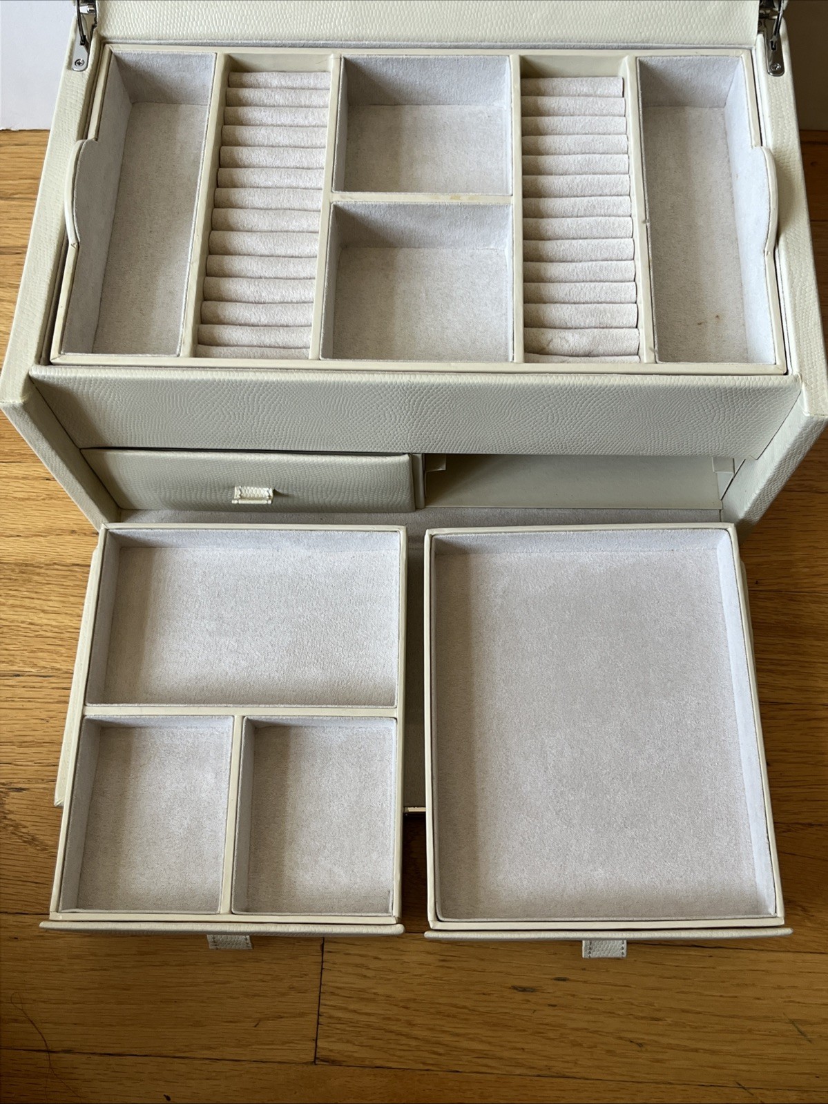 Wolf Pottery Barn Large Ivory Jewelry Box With Key Leatherette
