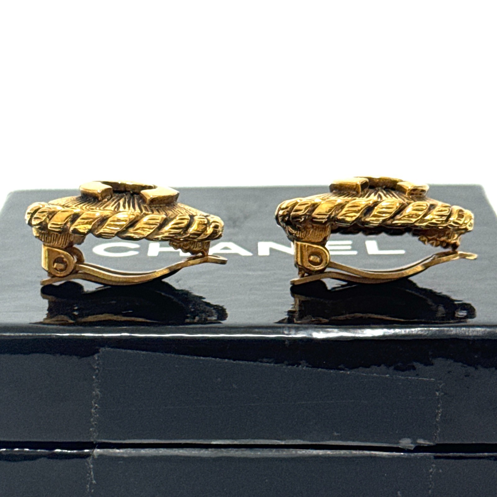 CHANEL 2400 Round Earrings Coco Mark CC Logo Gold Vintage Clip-On Jewelry JAPAN