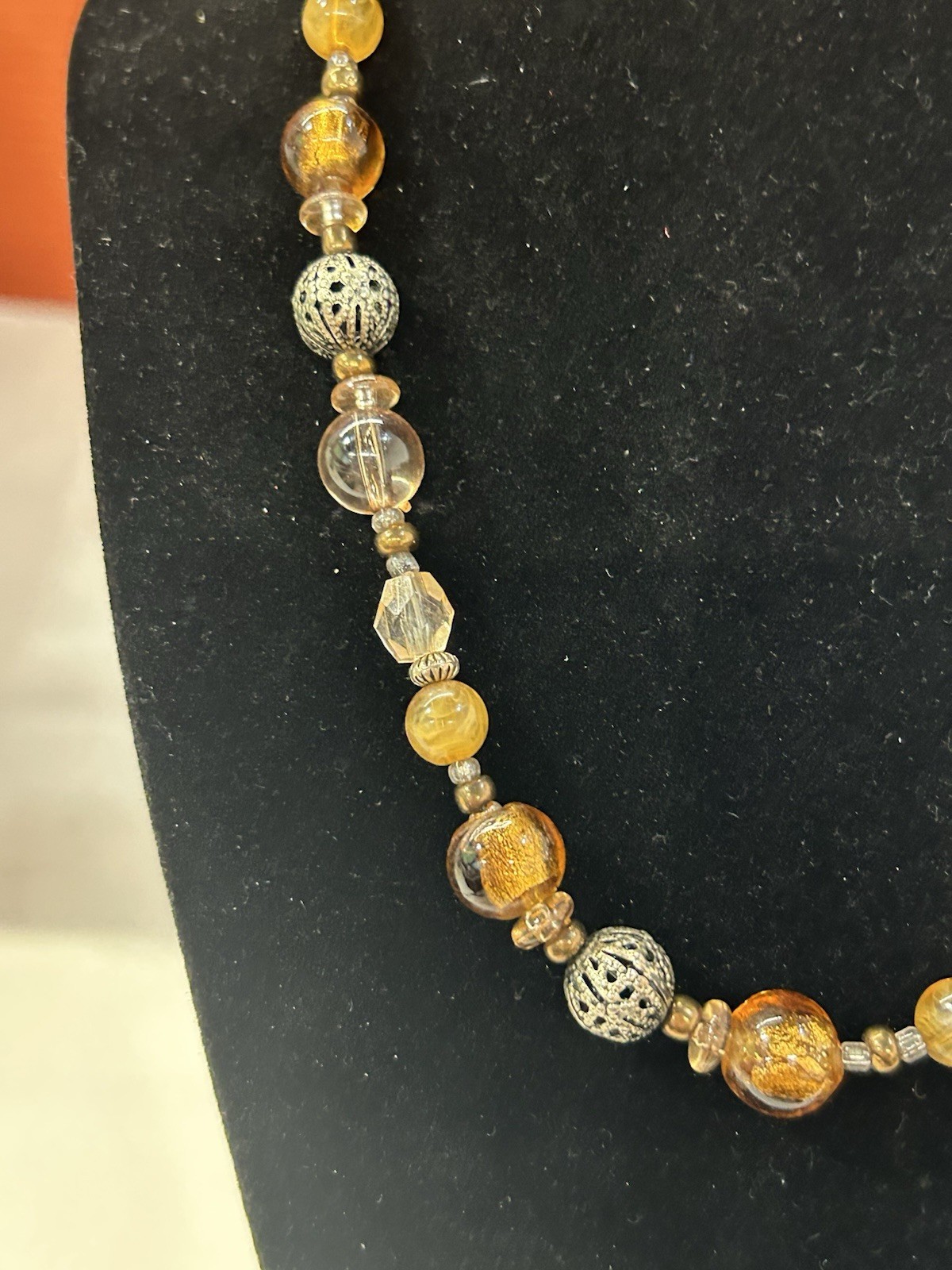 Beautiful vintage art glass necklace