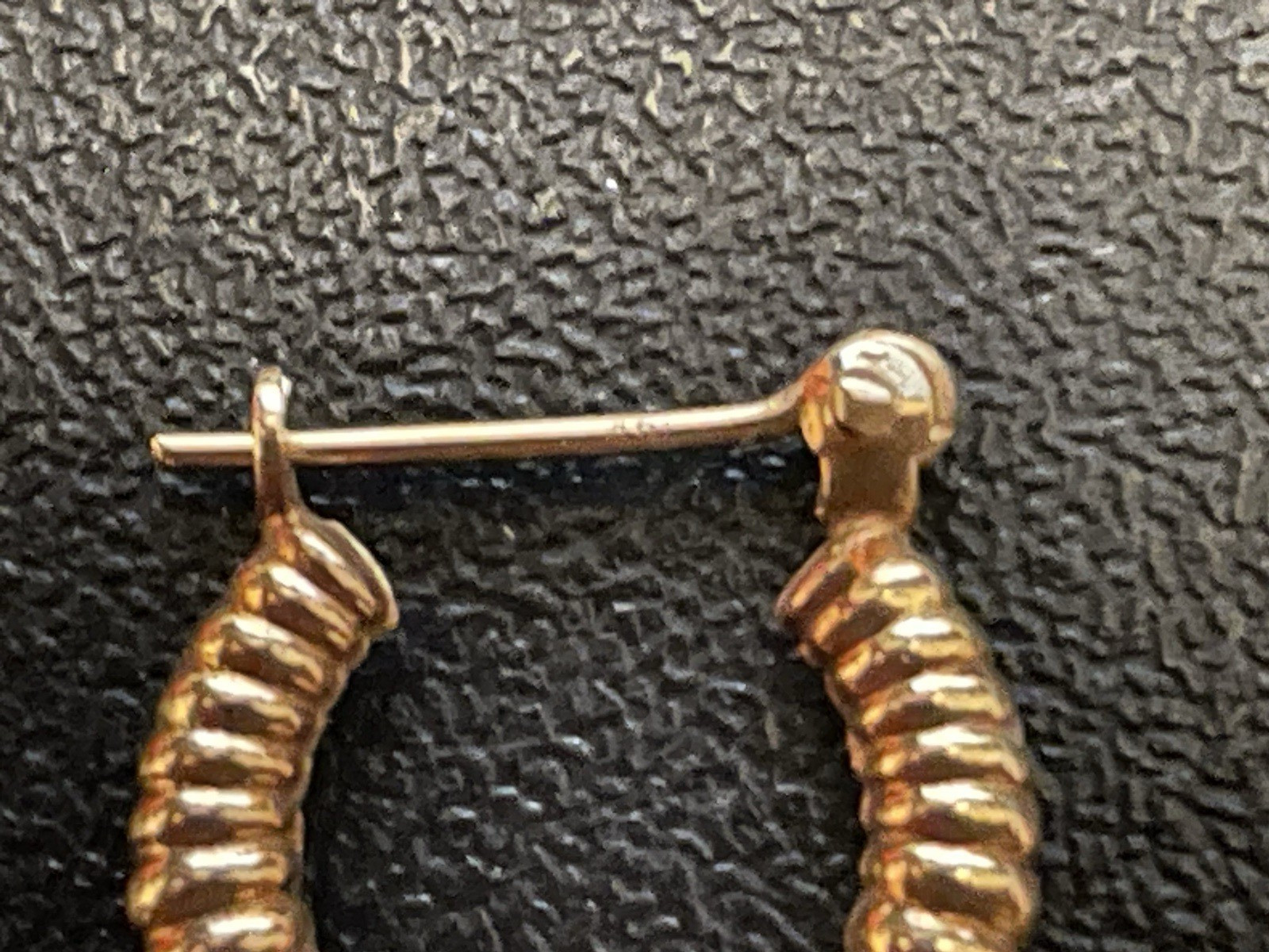 Yellow Gold Puffy Round Shape Pattern Hoops Earrings 1g / 0.5 inch USED READ