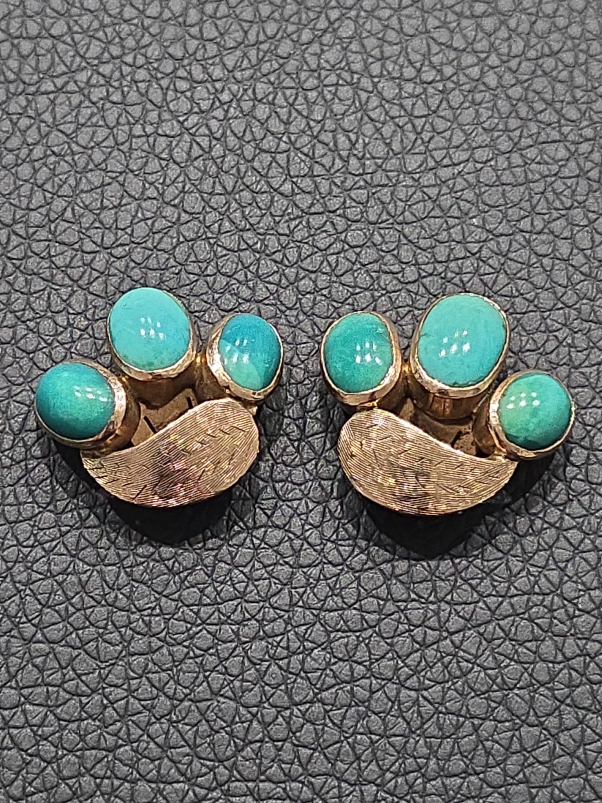 14k Yellow Gold Turquoise Cabochon Leaf Feather Wing Motif Clip-on Earrings 9.6g