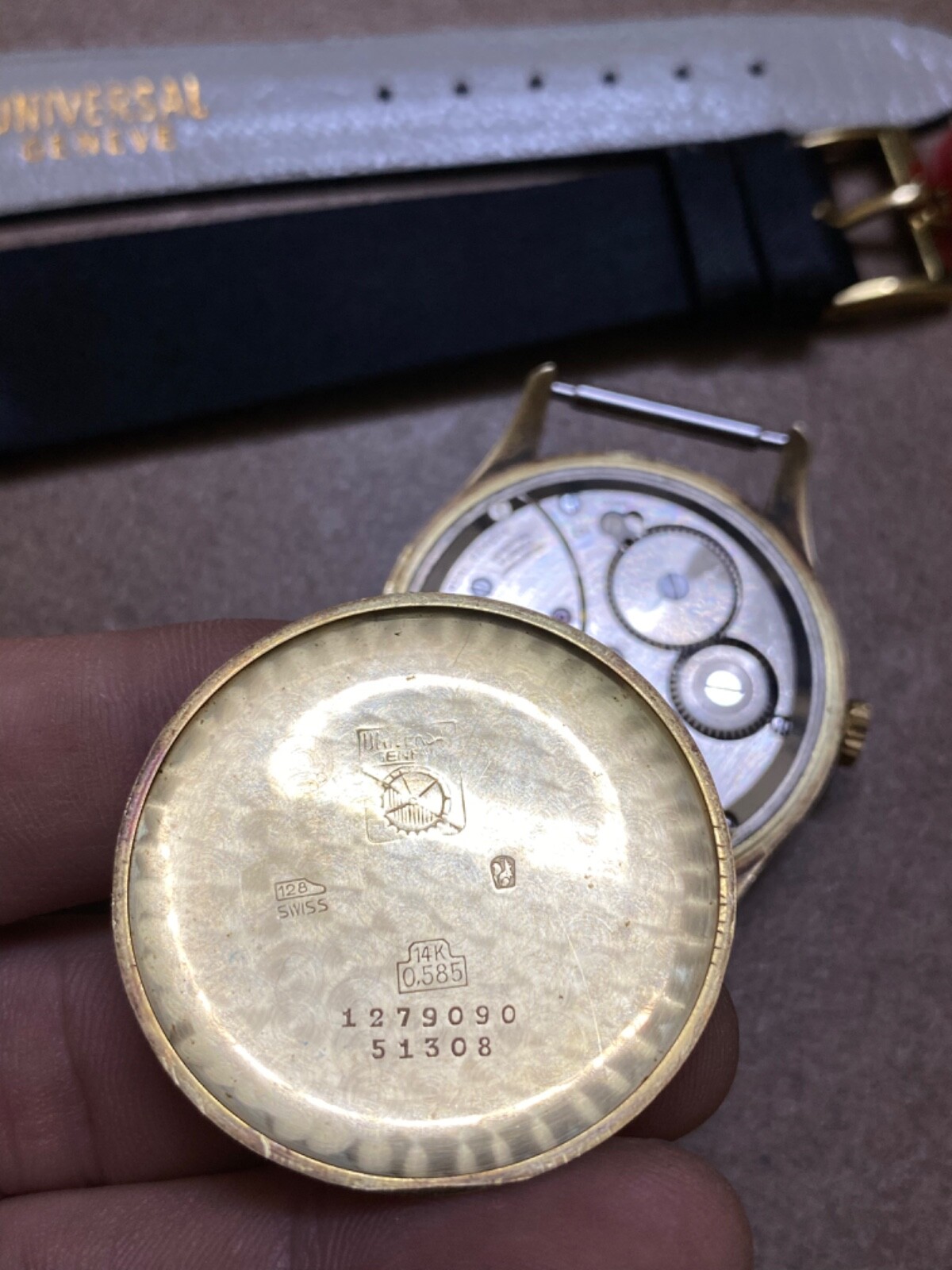 vintage Univeral Geneve Triple date Moonphase Soild gold 14k 51308 291 buckle
