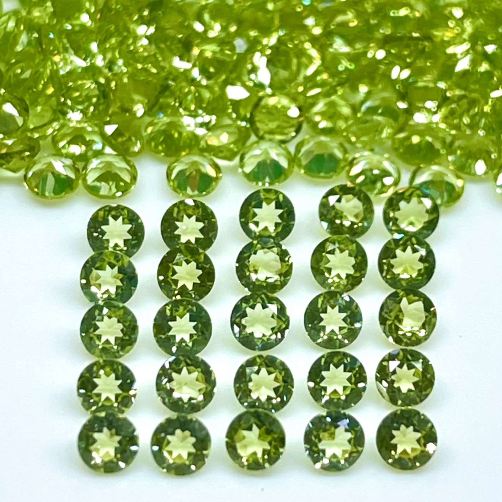 VVS 100 Pcs Natural Peridot 2.3mm Round Brilliant Cut Calibrated Loose Gemstones