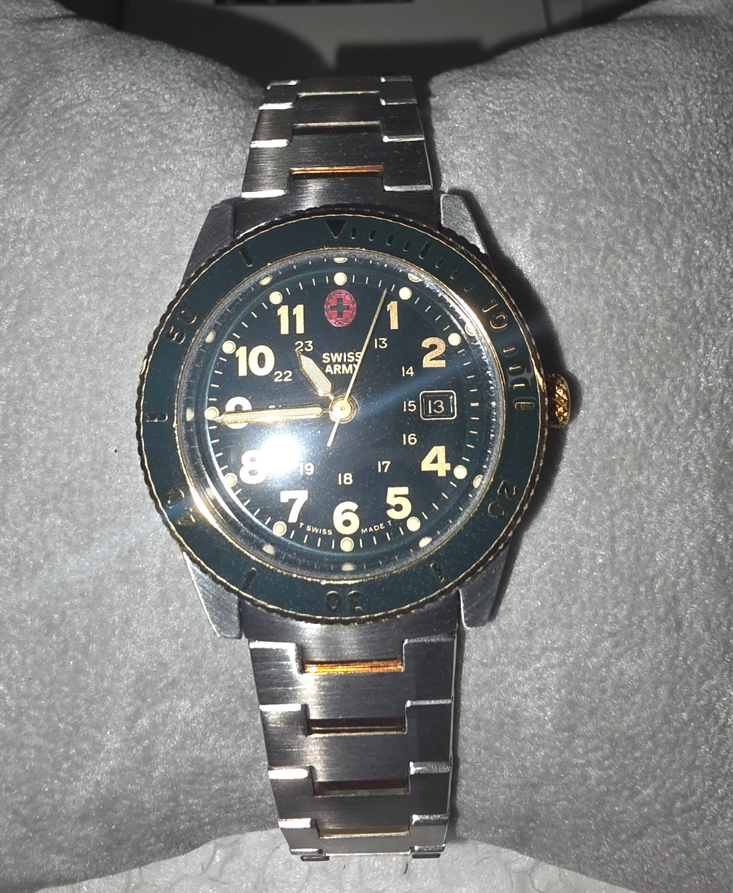Victorinox Swiss Army Lancer Stainless Green Dial Mid Size Watch model 24293 NIB