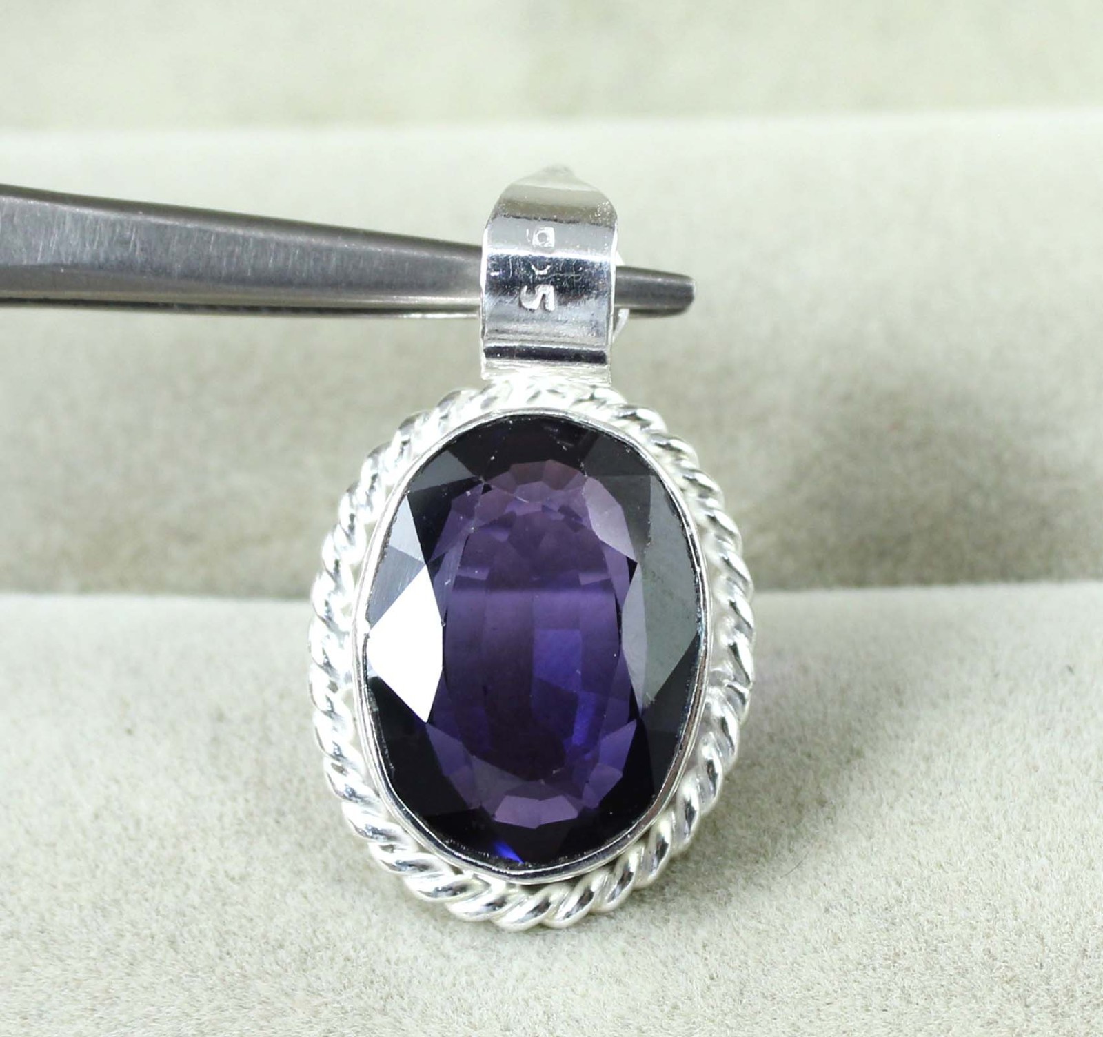 17.85 Ct Natural Boysenberry Sapphire Oval Gems Certified Pendant Veterans Day