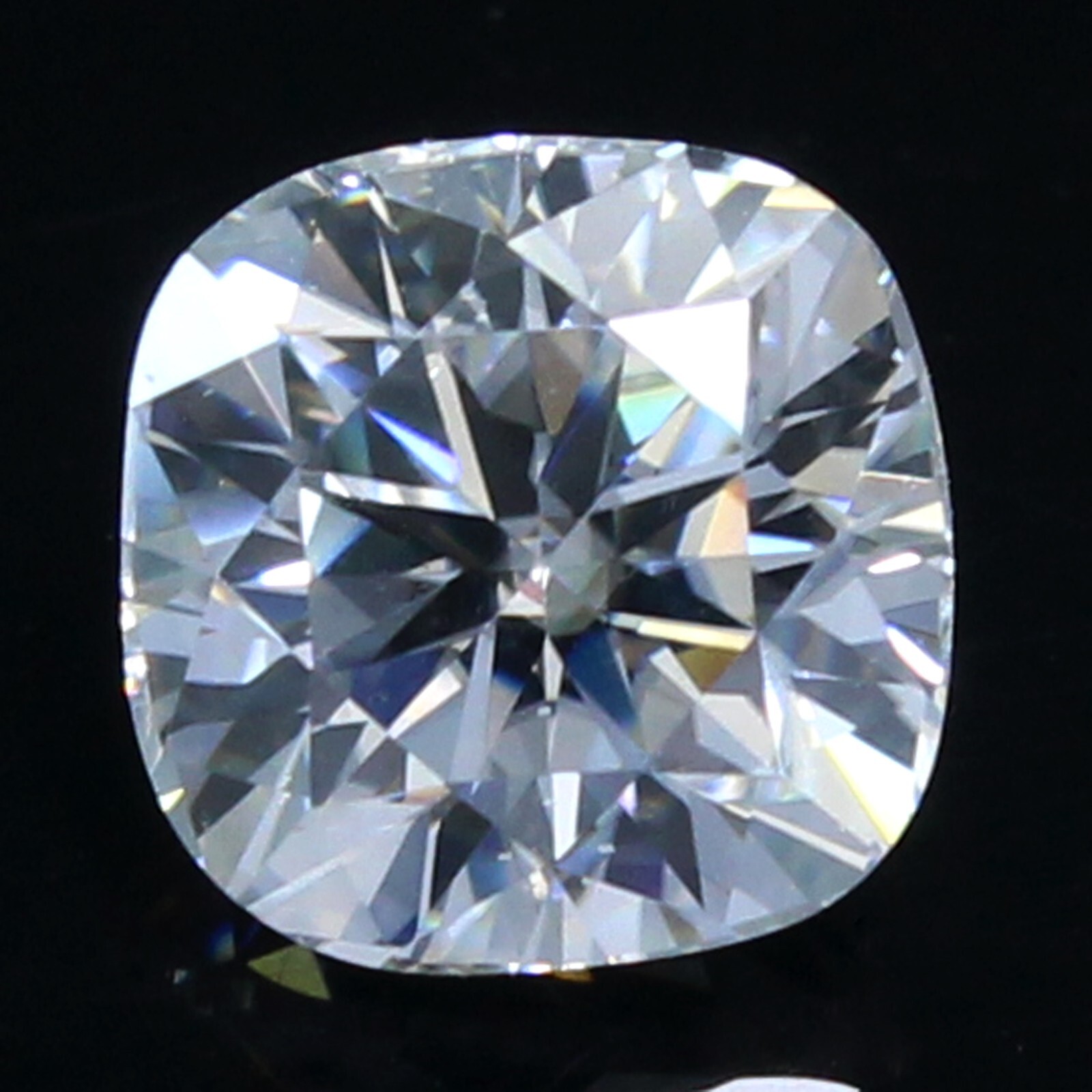 Natural 0.50 Ct D Color VVS1 Excellent Cut 5×5 mm Cushion White Diamond MK01