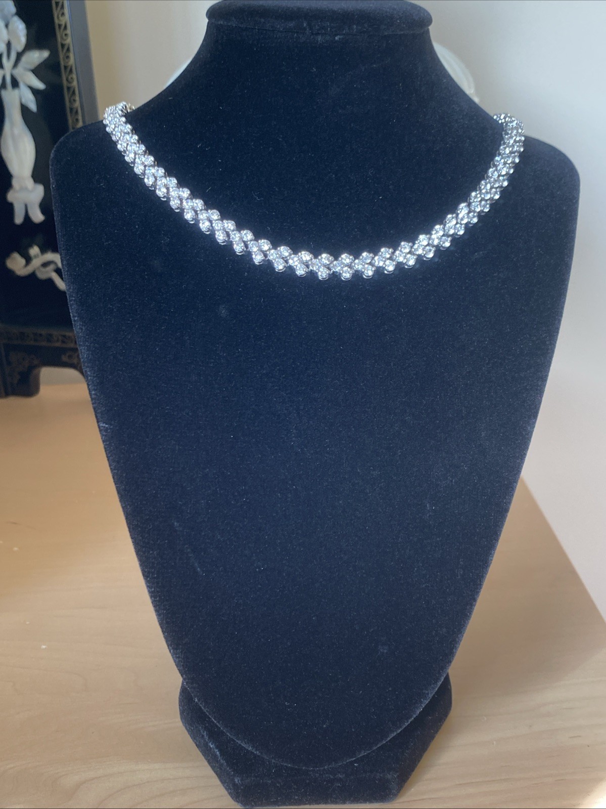 Vintage Necklace Art Glass Estate Jewelry Pre-Owned Rhodium Plated 16″ Choker