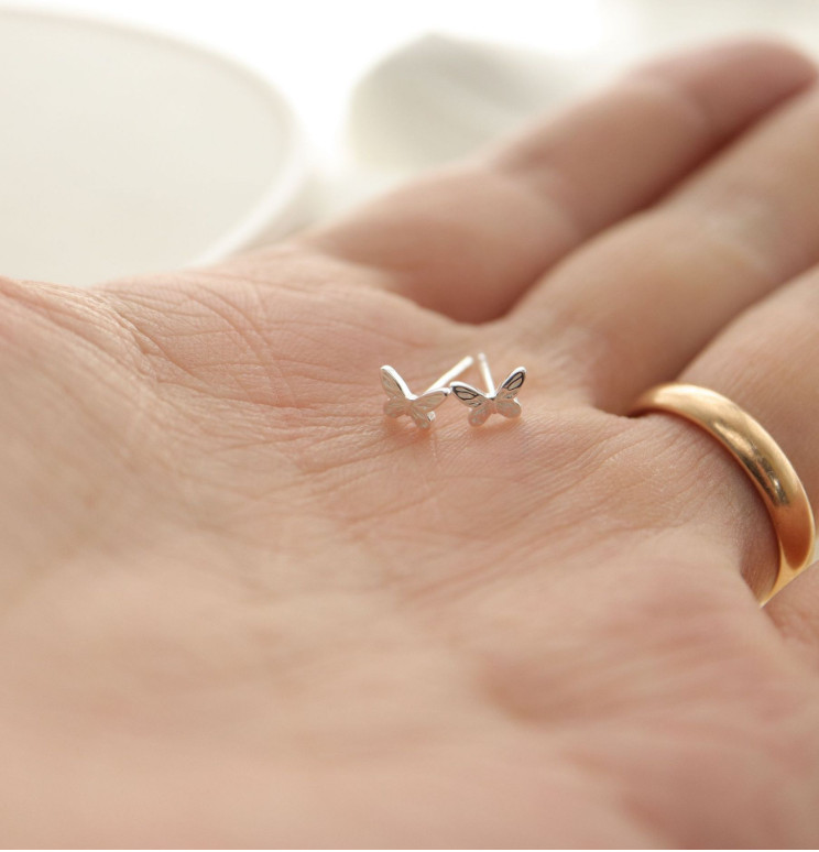 Lovely Tiny Minimalist Butterfly 925 Sterling Silver Post Stud Earrings Gift PE1
