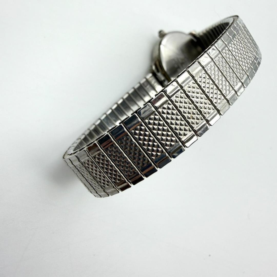 Vintage Seiko round watch, new battery, bellows movement, women’s, working.