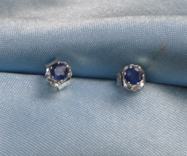 4.0MM ROUND NATURAL BLUE SAPPHIRE STUDS IN STERLING SILVER
