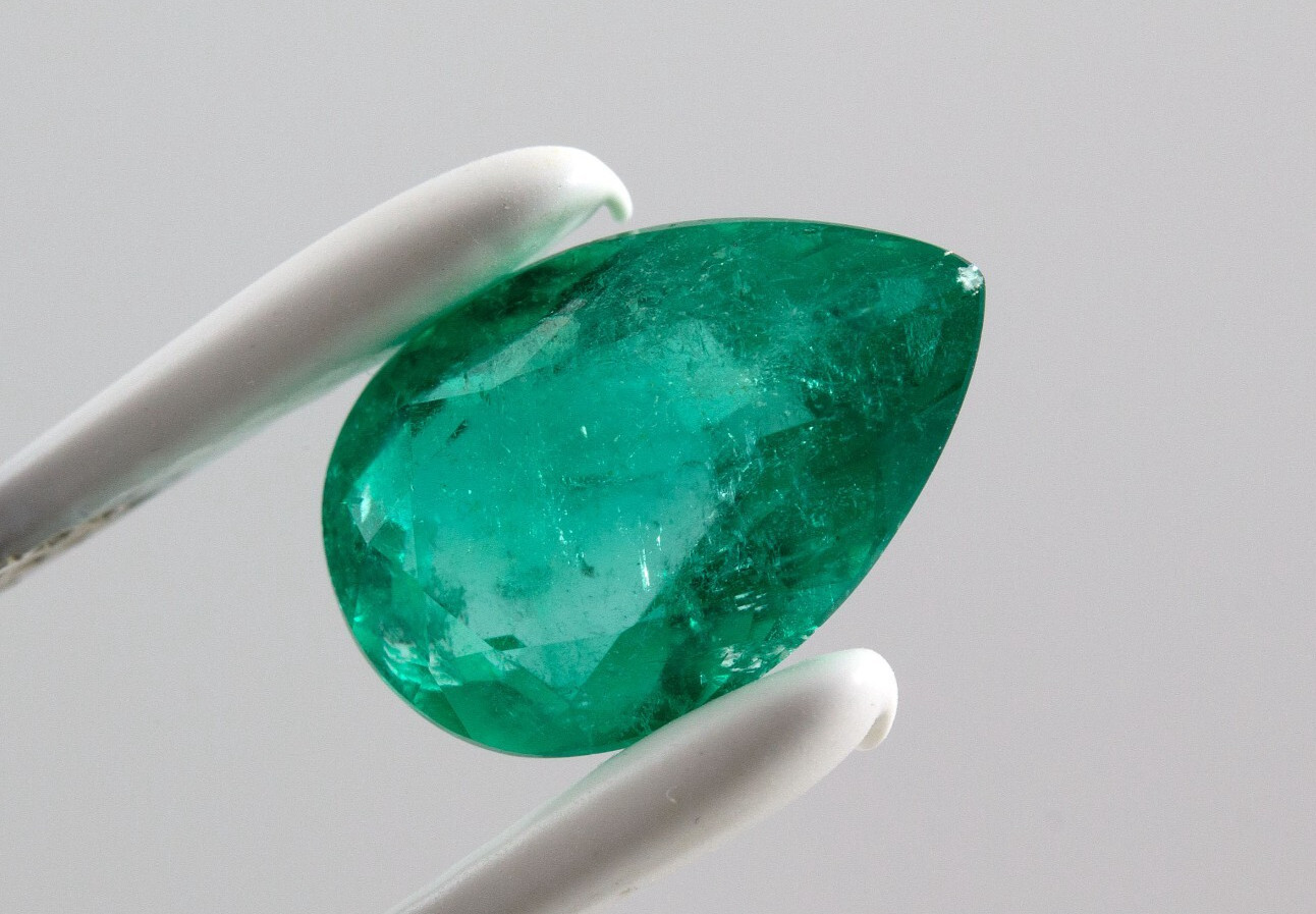 12.5 X 8.3mm 3.18 Carat Pear Fine Natural Colombian Emerald Loose Gemstone