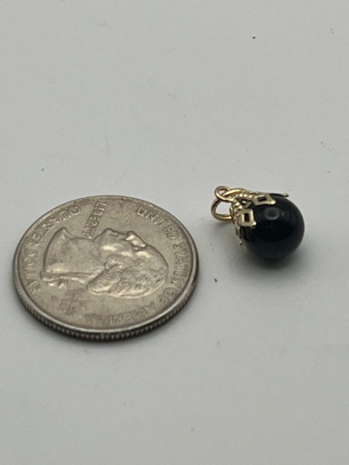 Vintage 14K Solid Yellow Filigree Capped Black Onyx 8.7mm Bead Pendant