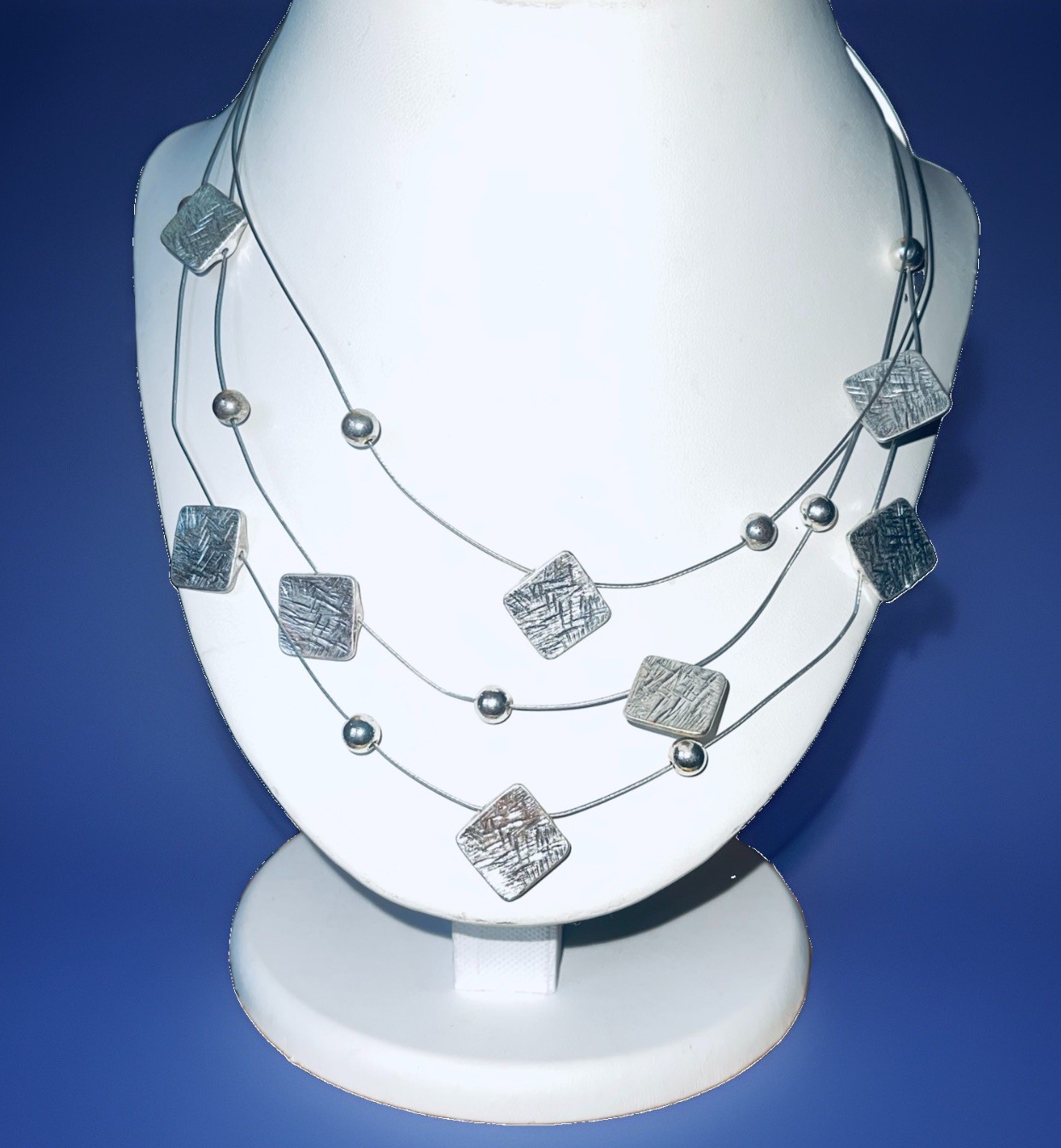 2 Necklaces Hammered Disc & Etch Squares Palladium Plated Wire Silver Tones