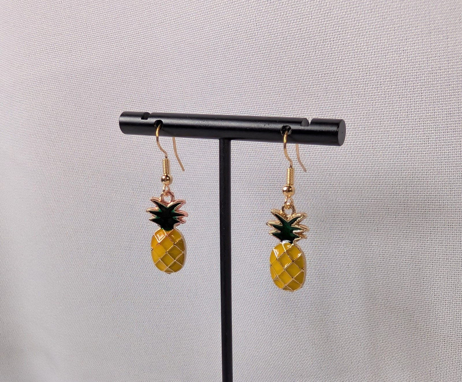 Hook Drop Dangle Pierced Earrings Gold Tone Pineapple Summer Fruit Food Fun