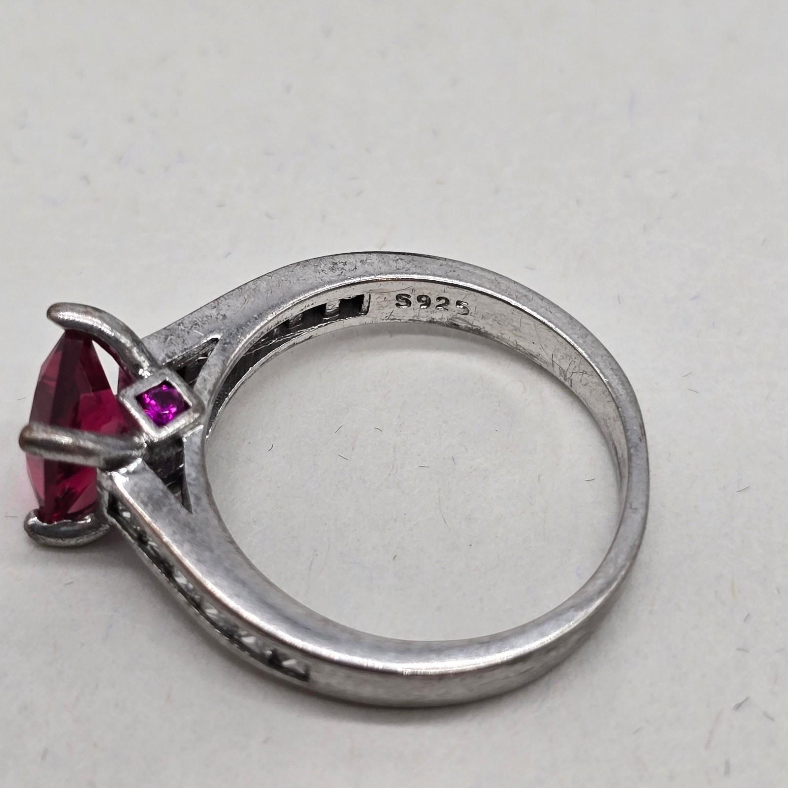 925 Sterling Silver Pave Rhinestone Red Stone Cocktail Ring Size 9 Elegant