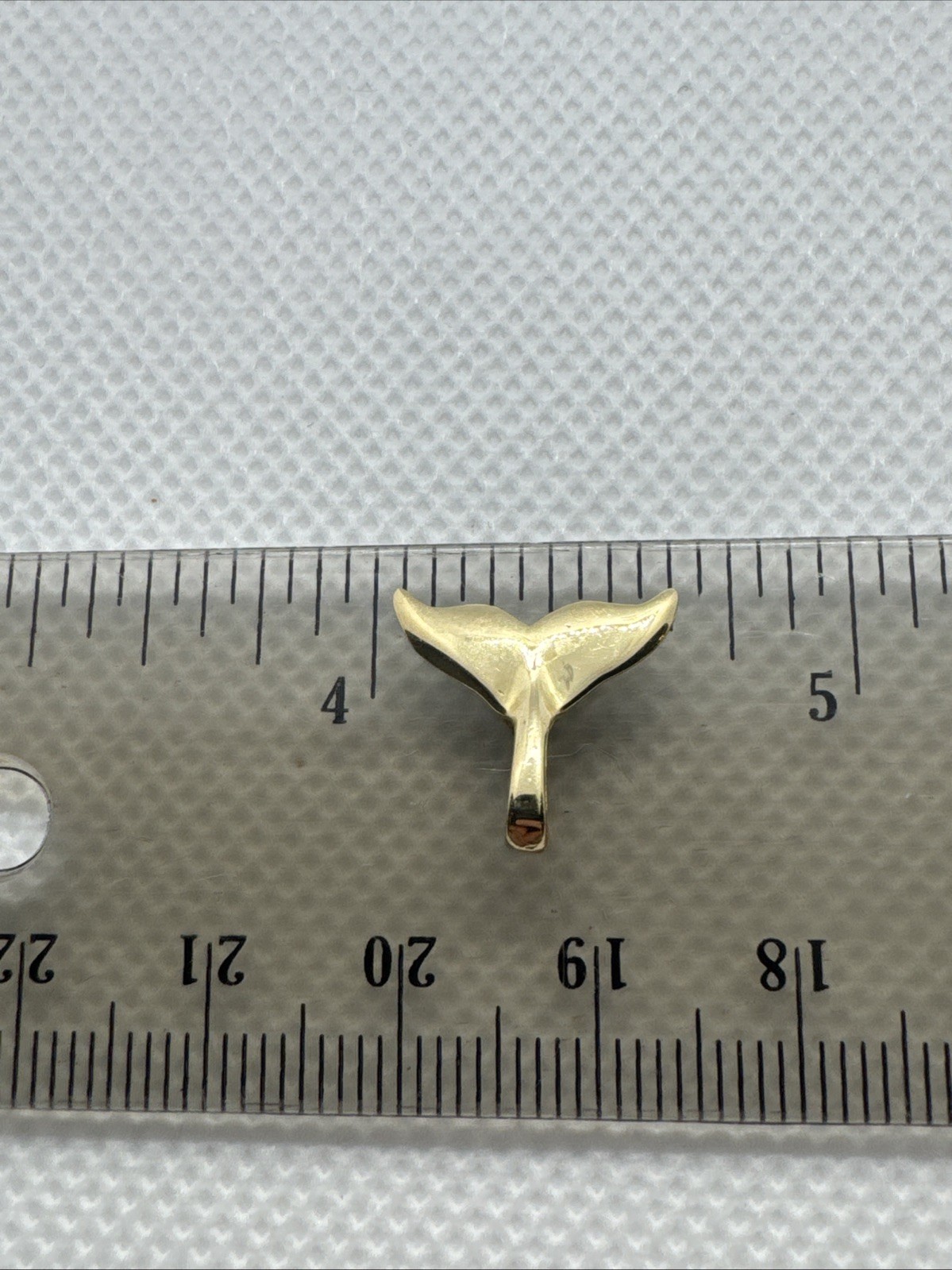 14K Yellow Gold Whale Tail Pendant Nautical Ocean Charm Alaska 0.78g