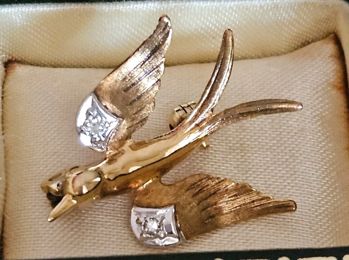 dainty 9ct gold swallow diamonds brooch vintage 1981 375