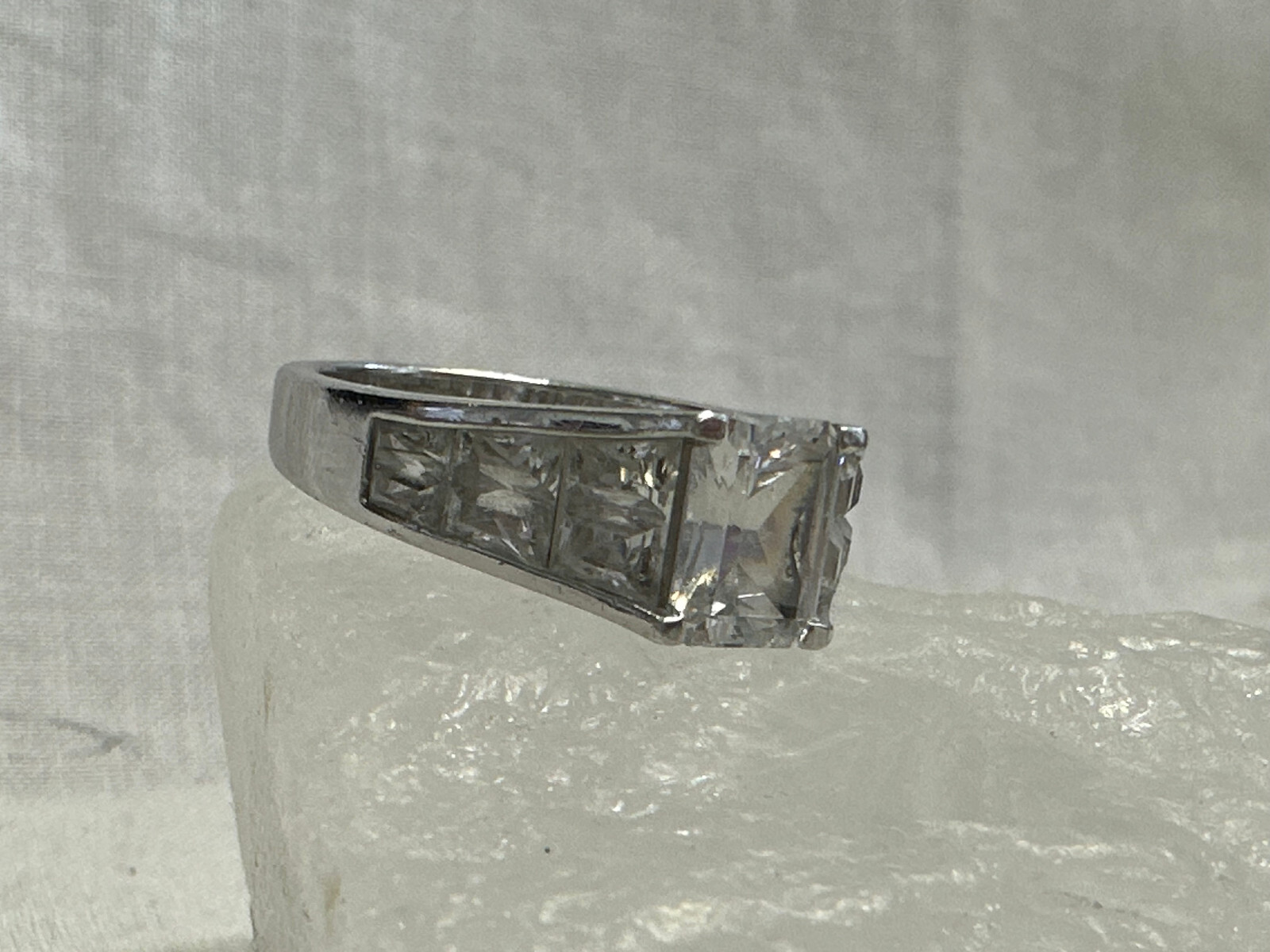 Sterling Silver Ring 5.67g Fine Jewelry Sz 9.25 Band Clear Stones