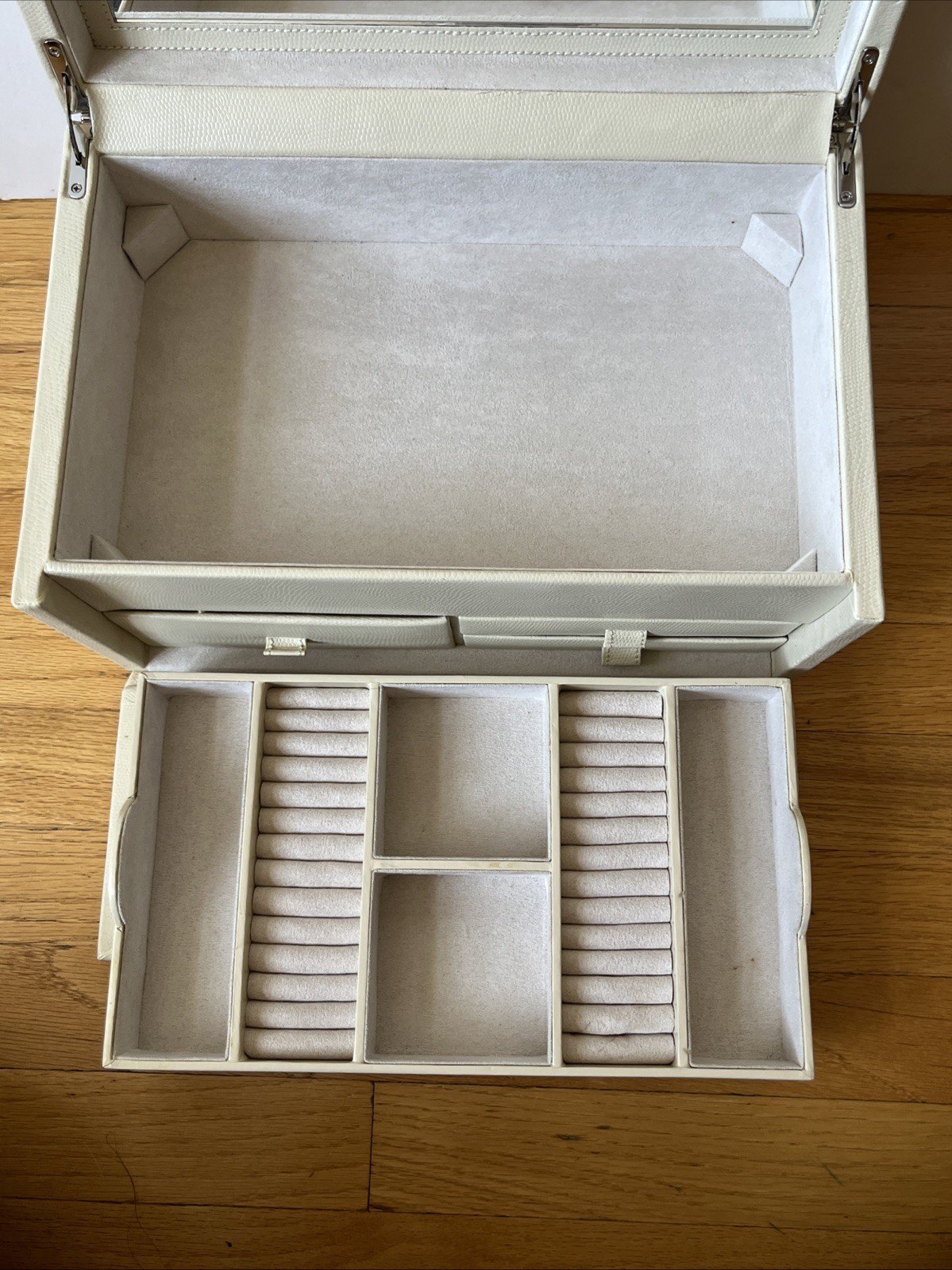 Wolf Pottery Barn Large Ivory Jewelry Box With Key Leatherette