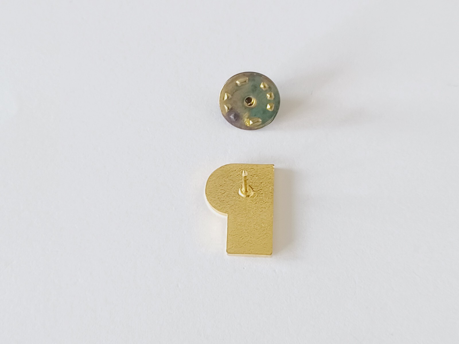 Gold Tone P 5 YRS 5 Years Tac Label Pin