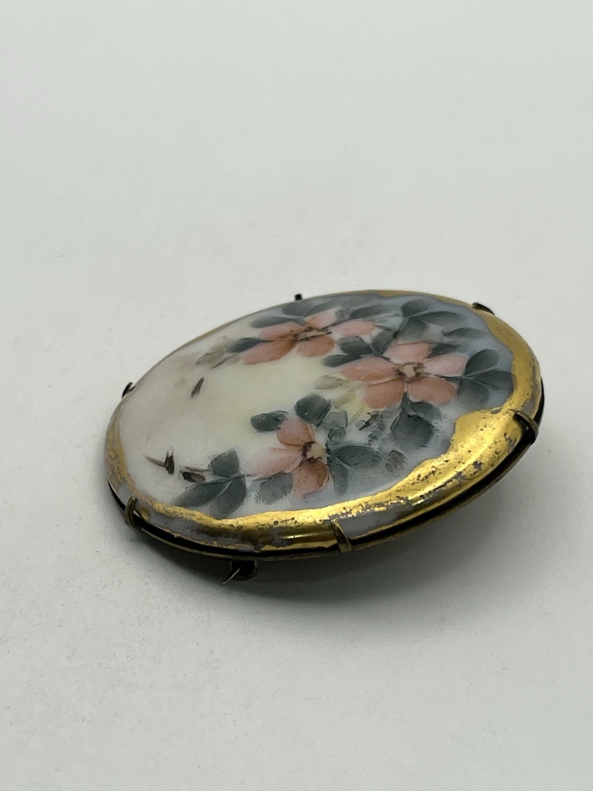 Victorian hand painted flower enamel gold tone round brooch pin ceramic antique