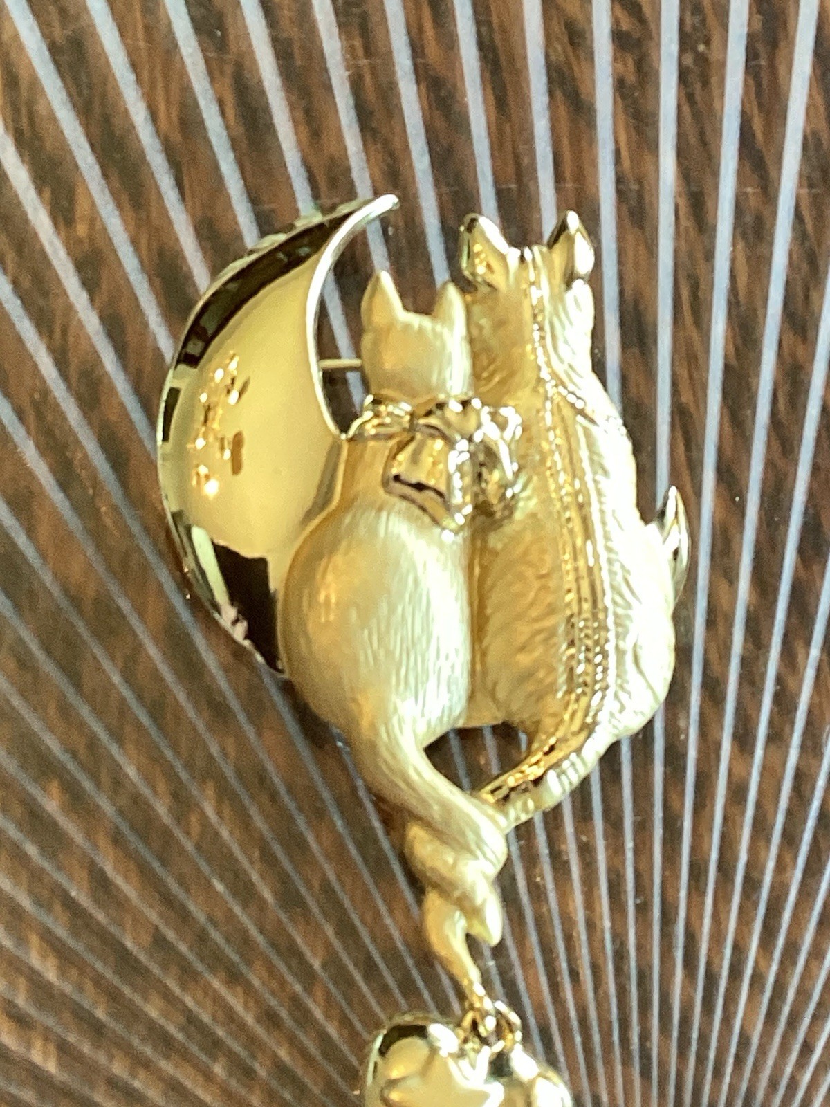 Cat Brooch Lovers Moon & Dangling Heart Pin Gold Tone Metal VTG 3” AJC Cattails
