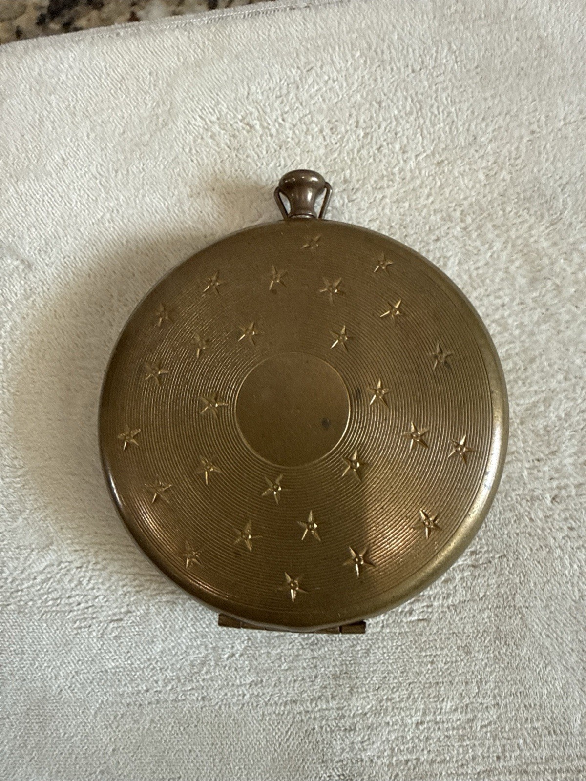 Vtg Gold Tone Round Hinged Cosmetic Compact Case Star Engraved W/Powder & Pad