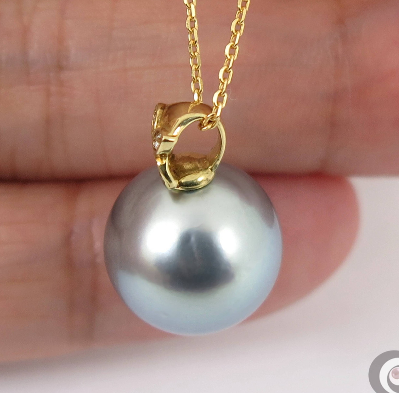 13.7mm Mirror Luster Tahitian Pearl Pendant, 18K Solid Gold with Diamonds #P5819