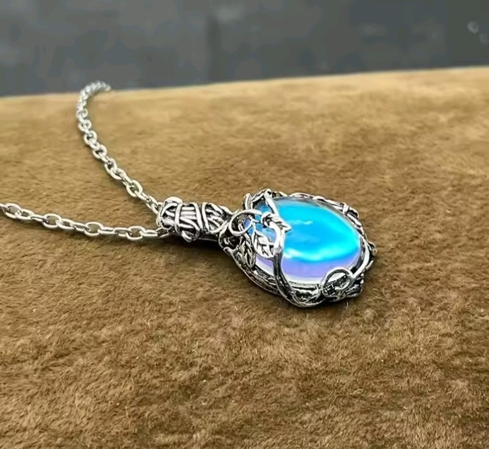 Vintage Crystal Pendant Necklace Gothic Red Quartz Moonstone Charm for Women