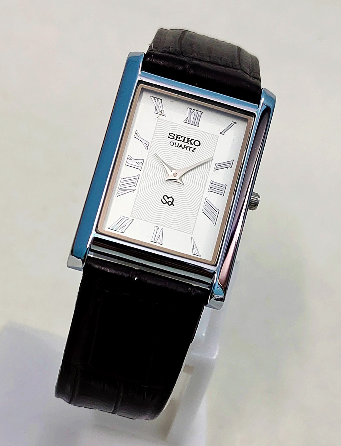 Vintage Style Seiko Tank White Dial Quartz 27mm Men Slim Wristwatch