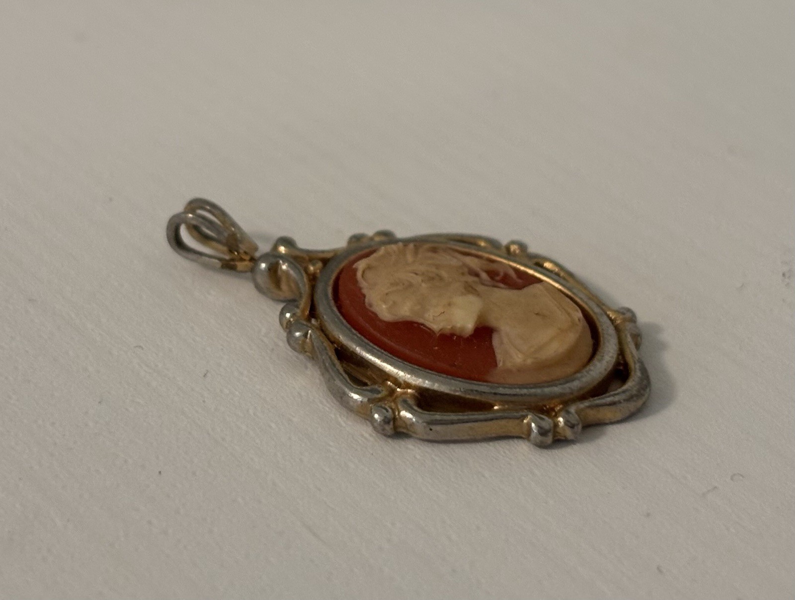 Vintage Gold Tone Cameo Pendant Necklace marked P Carson Pirie Scott Nice