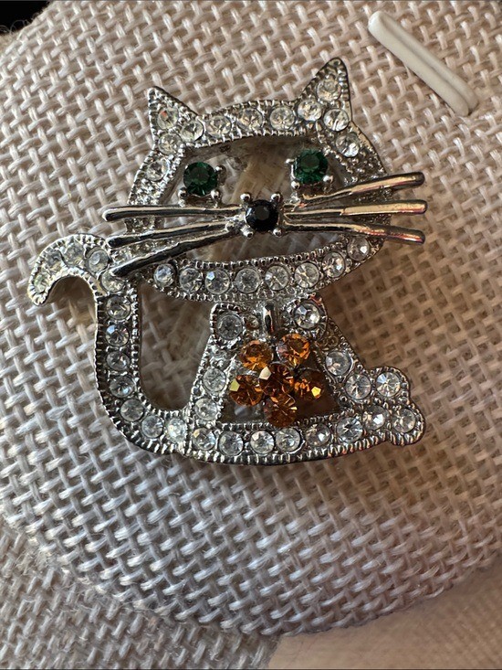 VTG Signed LANDAU Pave Rhinestone Cat Brooch Pin – Green Eyes
