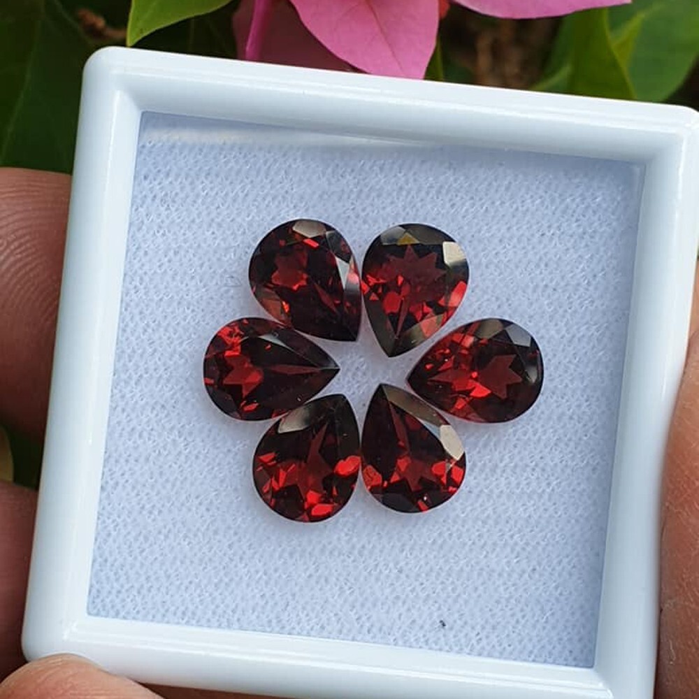 Pear 9x7mm 2Pcs/3.55Ct. Attractive Color! Natural Red Mozambique Garnet Africa