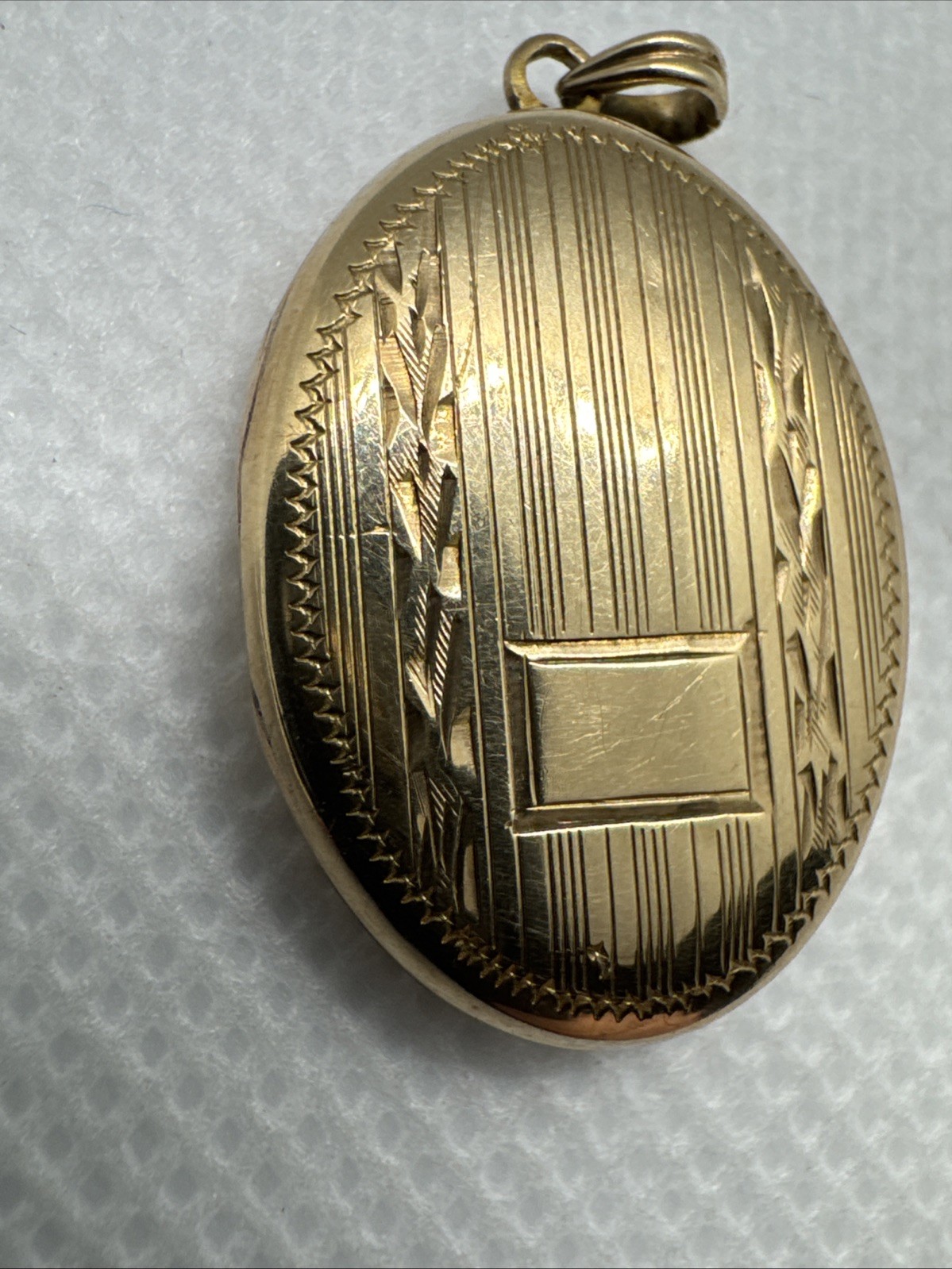 10K Yellow Gold Esemco Vintage Oval Locket Etched w/ Photos 3.17 grams Heirloom