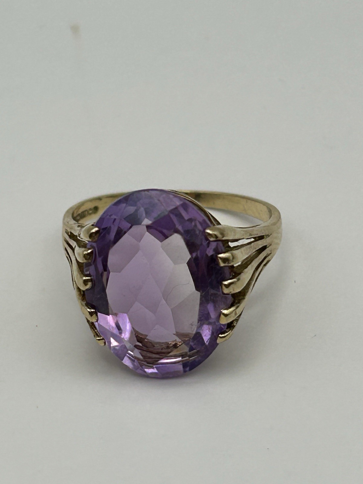 Vintage Large 9ct Gold & Amethyst Ring. Size O London 1990. 3.8 Grams