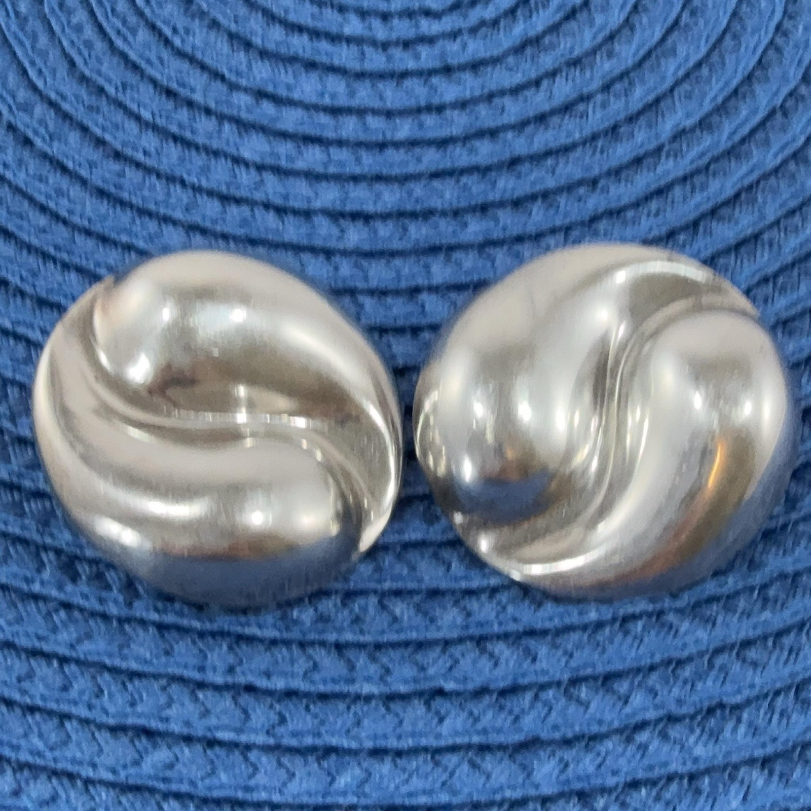 Sterling Silver 925 Mexico Swirl Yin Yang 24G Stud Earrings Round Modern Post