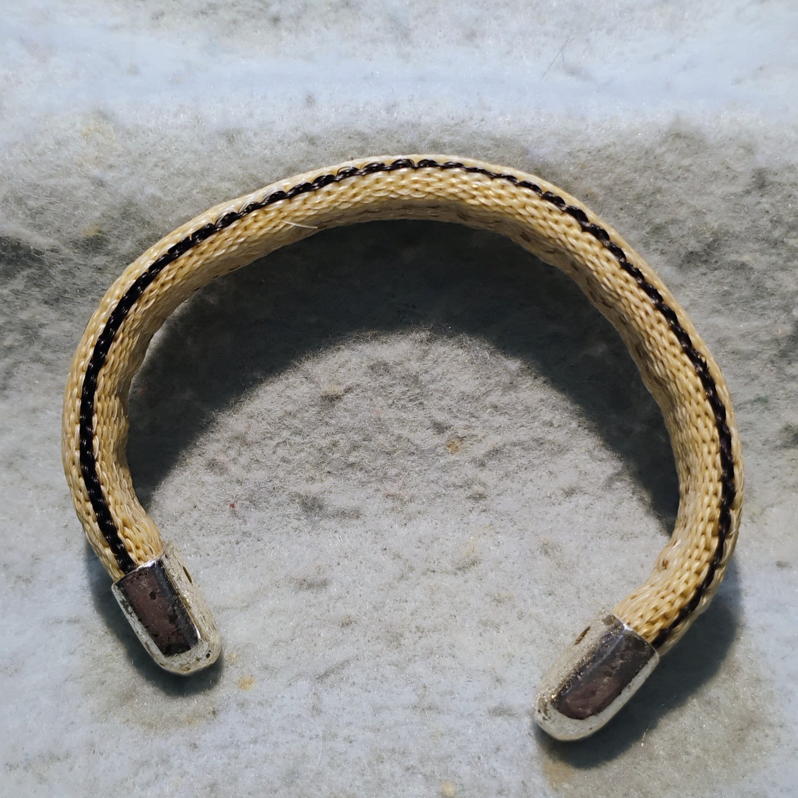 VINTAGE ~ NATIVE AMERICAN ~ BLACK & WHITE NYLON WEAVE DESIGN CUFF BRACELET (j)