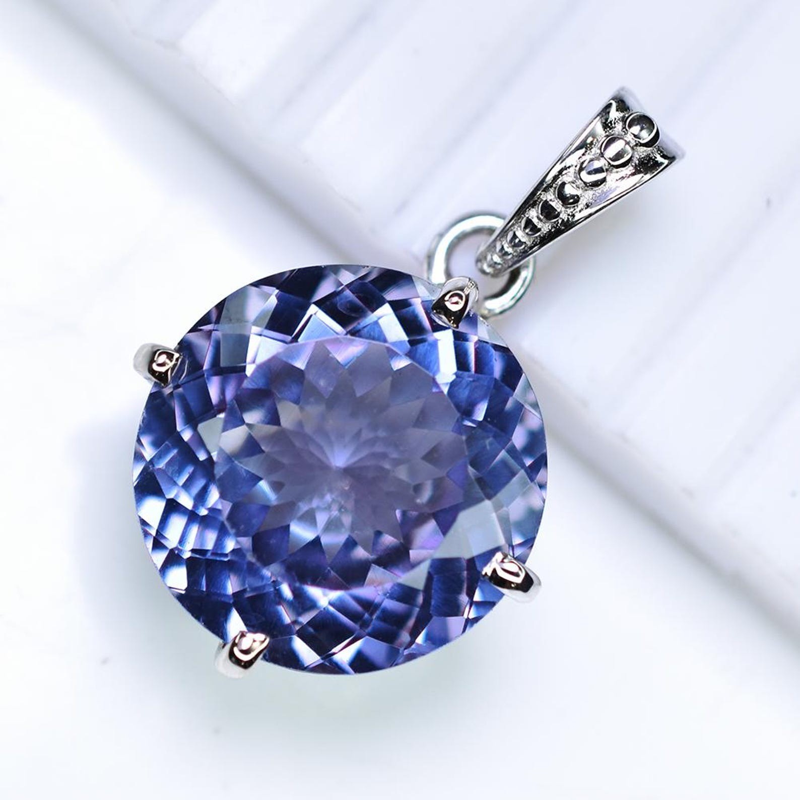 Natural 36.20 CT Color Change Alexandrite Certified Gemstone Pendant 925 Silver