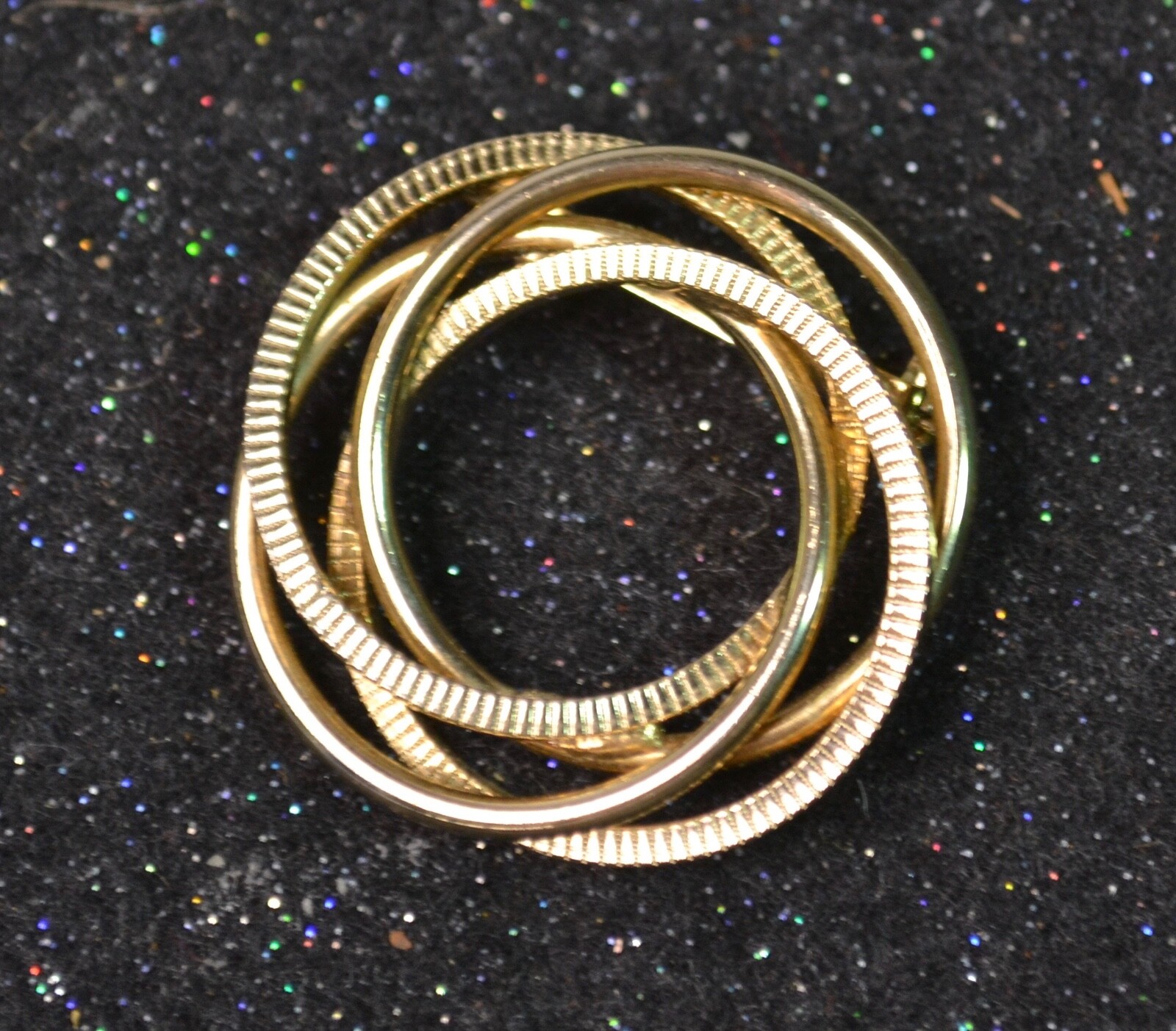 Infinity Eternity Intertwined Classic Circle Gold Tone Brooch Pin 1.5” Vintage