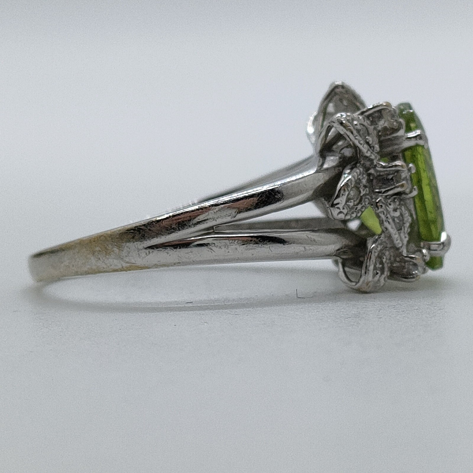 Jewelry Ring Peridot 2.52ct White Gold 2336011