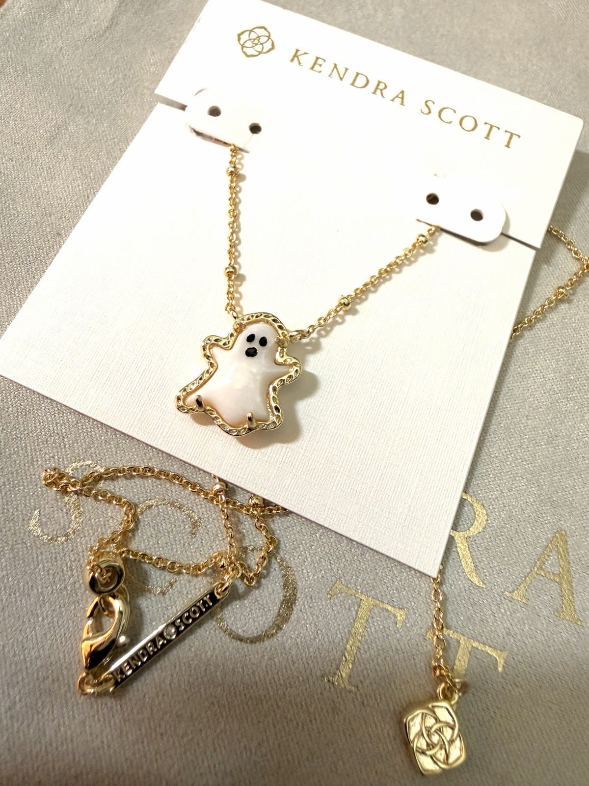 💗👻NEW Kendra Scott 🕷️Mother of Pearl 👻Ghost Reversible Gold Necklace A30