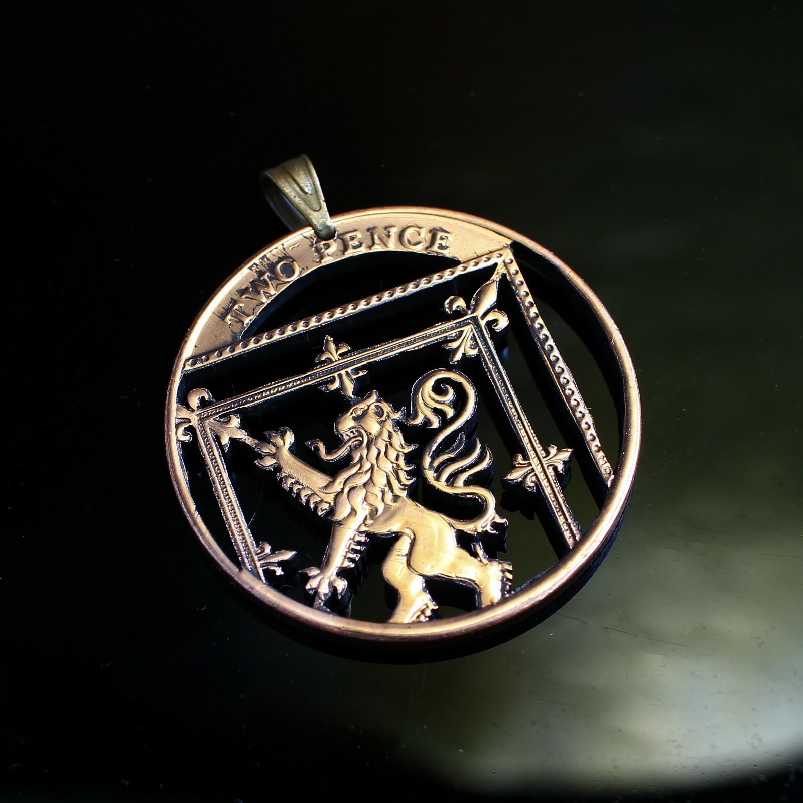 United Kingdom 2 Pence Cut Coin pendant with Necklace British lion Britannia