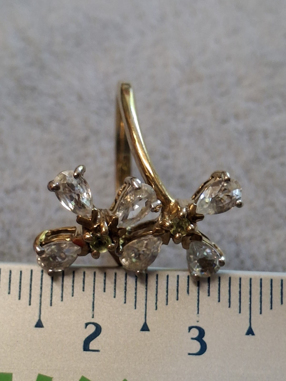 9ct Gold Crystal Flower Ring – size N